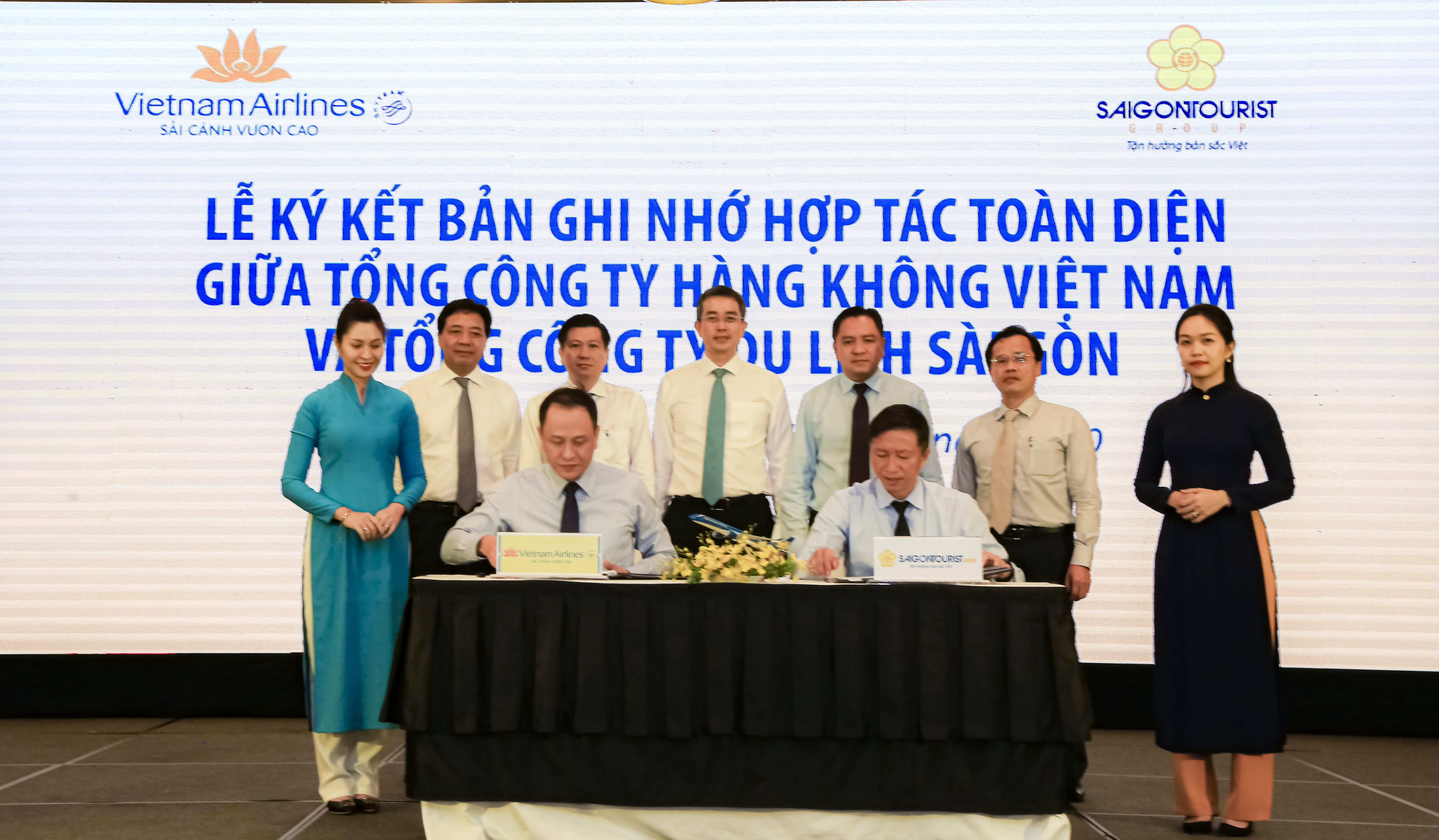 Saigontourist Group và Vietnam Airlines ký kết hợp tác toàn diện